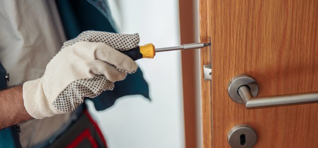 Considera la asistencia de expertos de Cerrajeros Santa Pola para mantener tu seguridad en el hogar.